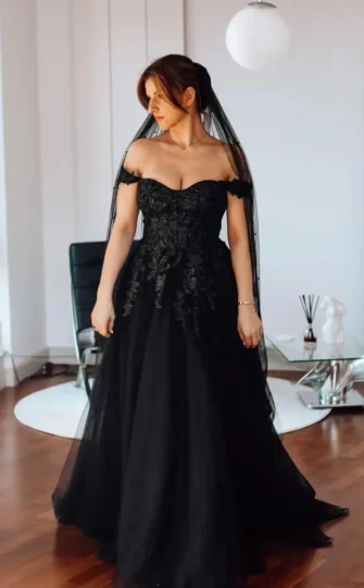 A Line Lace Gothic Black Wedding Dresses for Bride with Veil Free