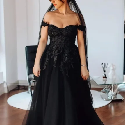 A Line Lace Gothic Black Wedding Dresses for Bride with Veil Free