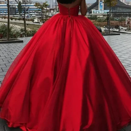 Sweetheart Strapless Red Ball Gown Quinceanera Dresses Satin Sweet 16 Dresss